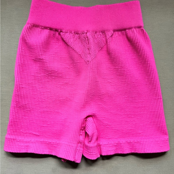 NEW FP Movement Happiness Runs Prajna Hot Pink Ribbed Shorts Size XS/S NWOT - Picture 2 of 4